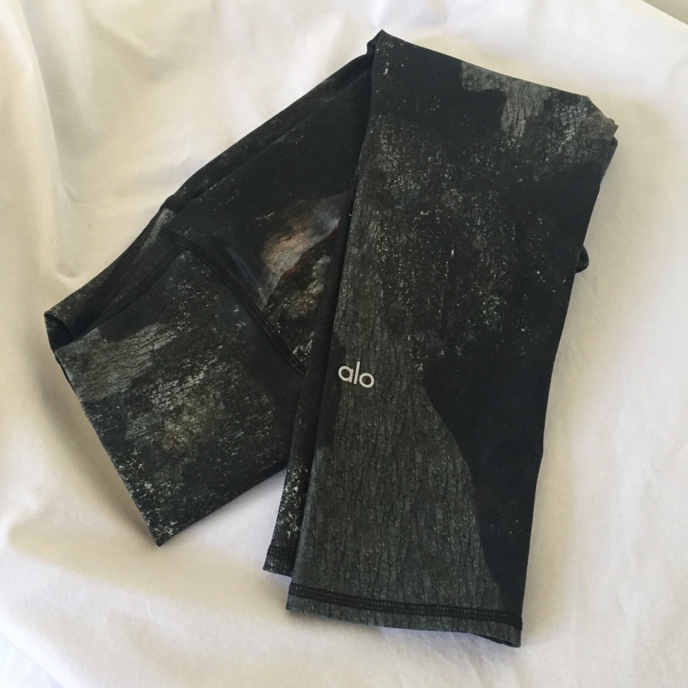 ALO Capri Yoga Pants